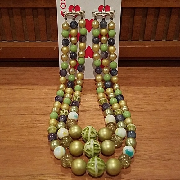 Vintage Green Triple Strand Beaded Necklace - Picture 3 of 5